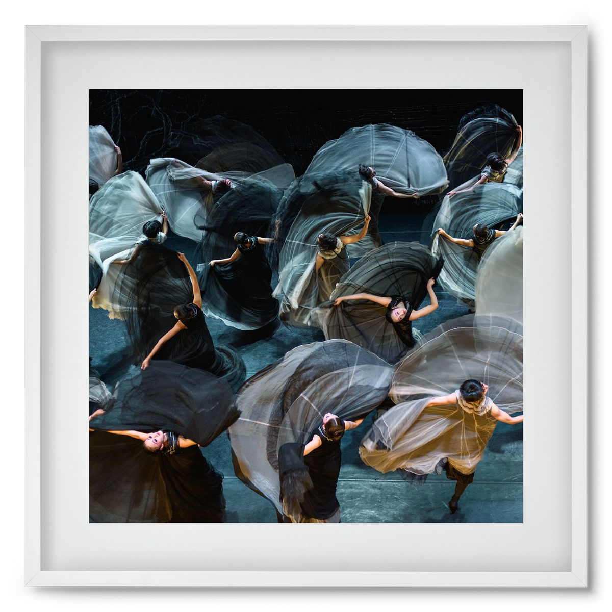 ocean of skirts 2 square, 50x50 cm (40x40 cm), Fehér keret, paszpartuval