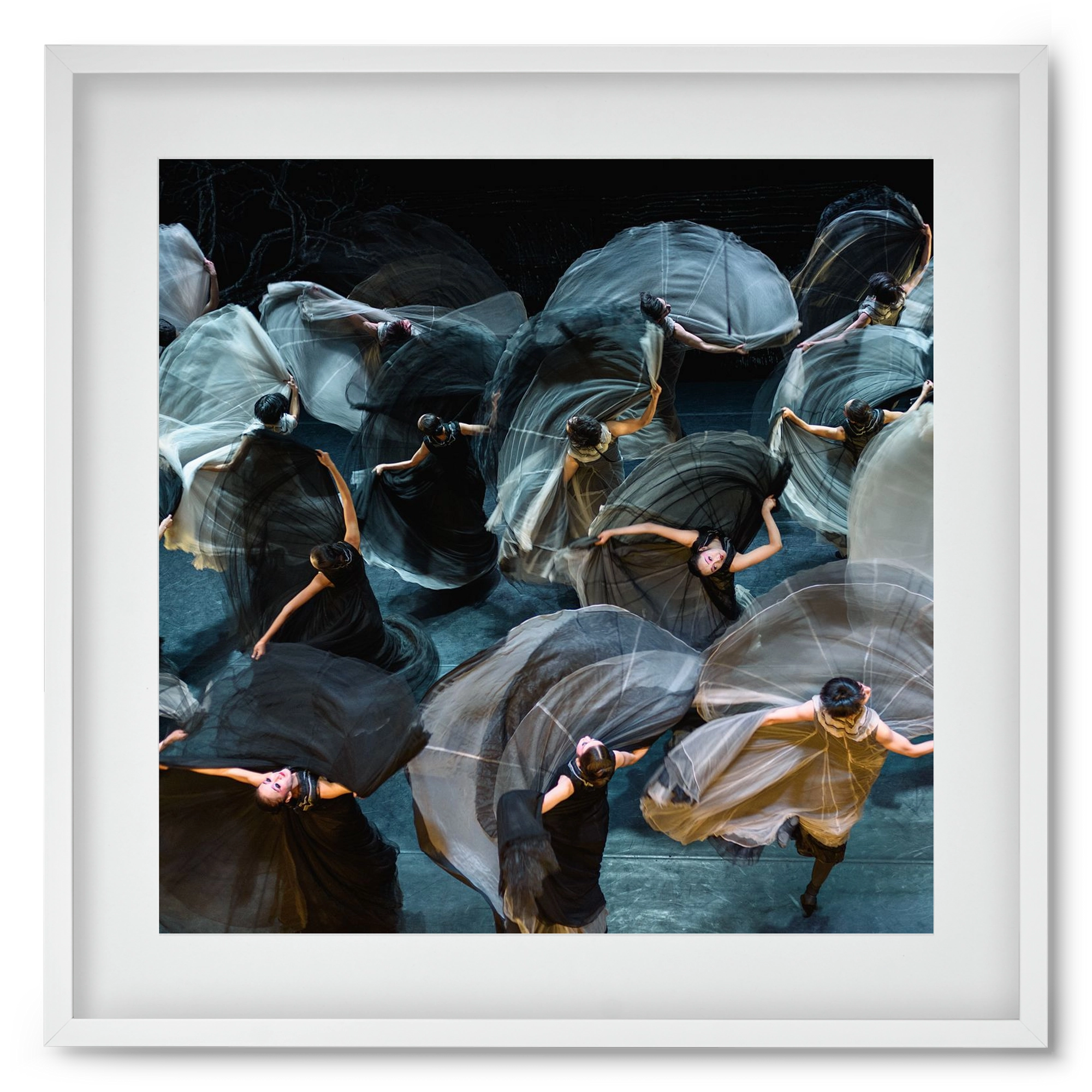 ocean of skirts 2 square, 50x50 cm (40x40 cm), Fehér keret, paszpartuval