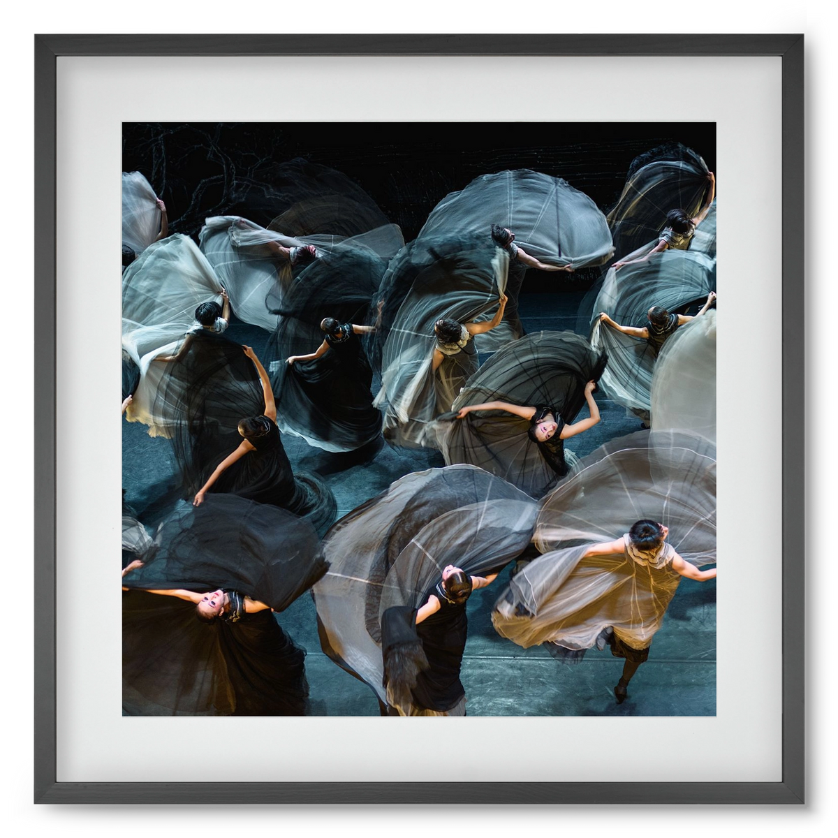 ocean of skirts 2 square, 50x50 cm (40x40 cm), Fekete keret, paszpartuval