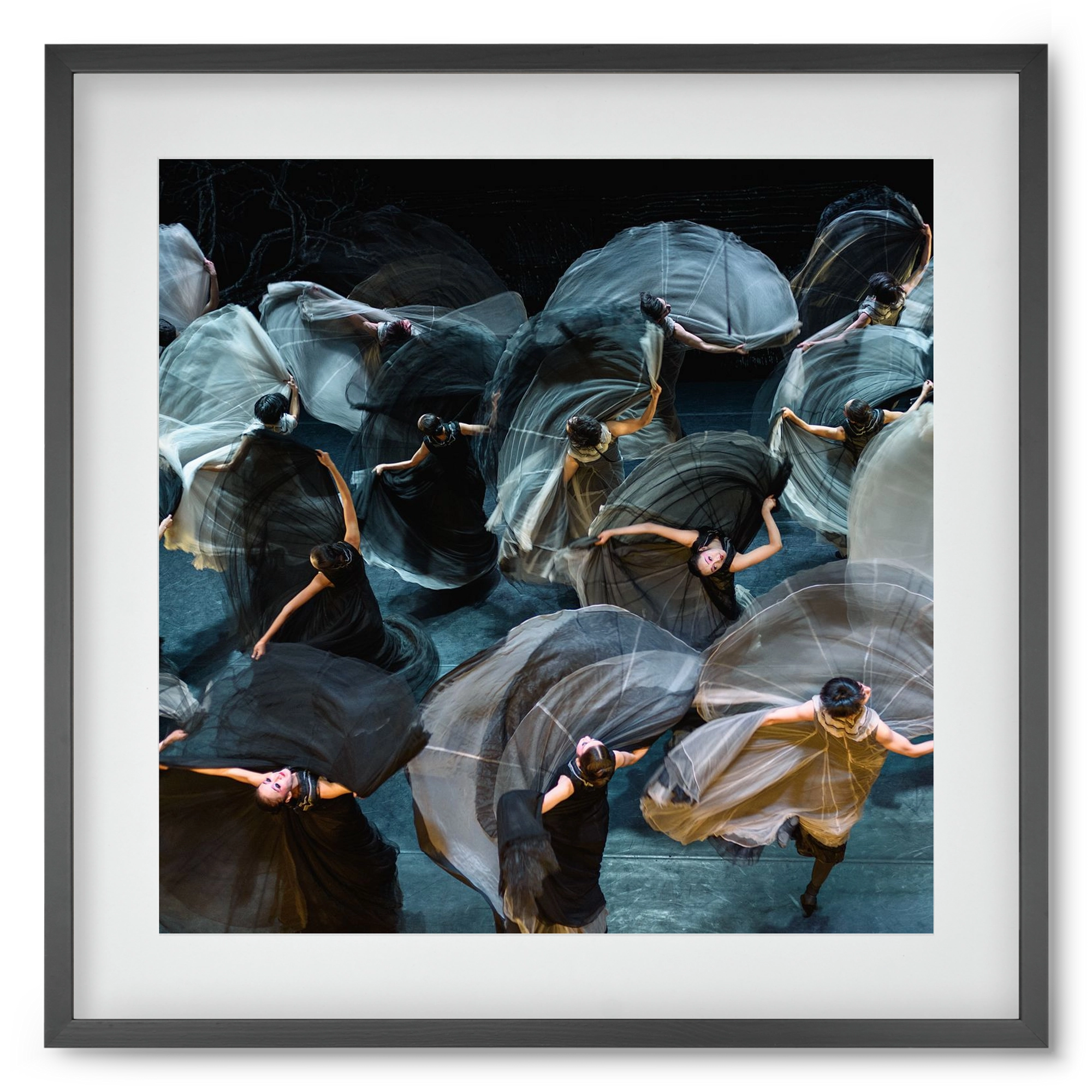 ocean of skirts 2 square, 50x50 cm (40x40 cm), Fekete keret, paszpartuval