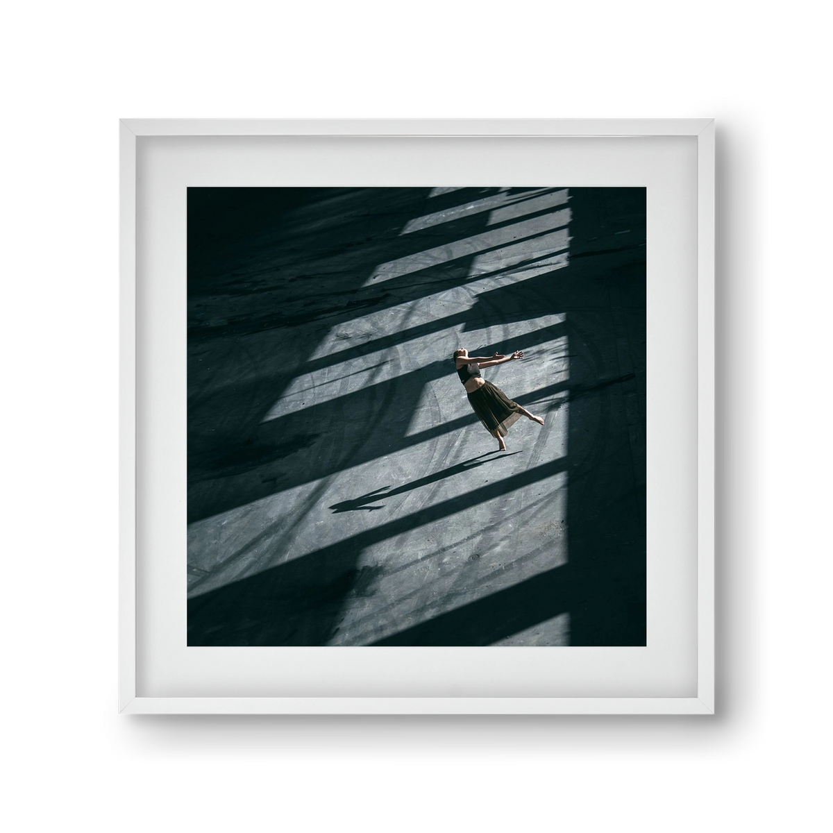 fallin', 30x30 cm (20x20 cm), Fehér keret, paszpartuval