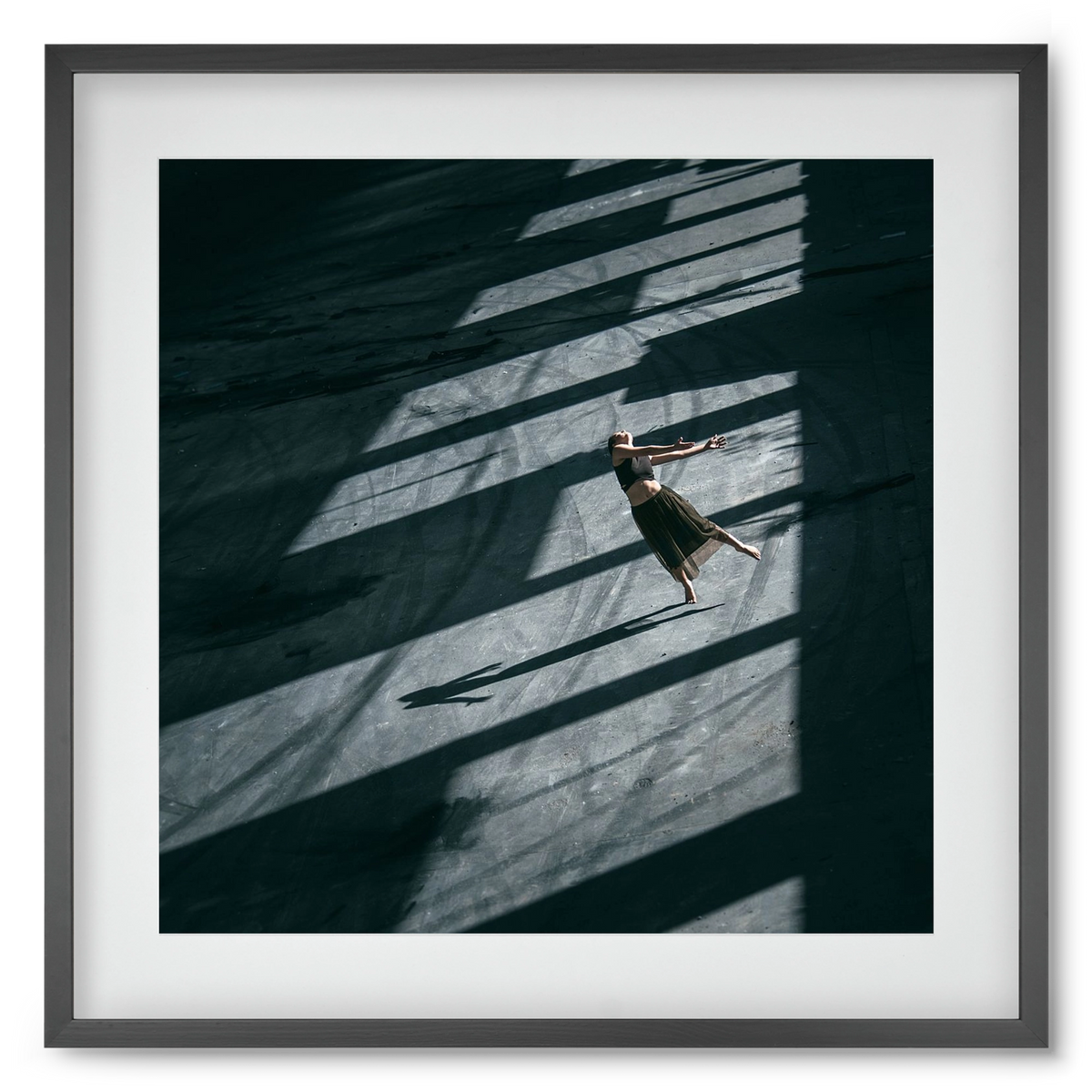 fallin', 50x50 cm (40x40 cm), Fekete keret, paszpartuval