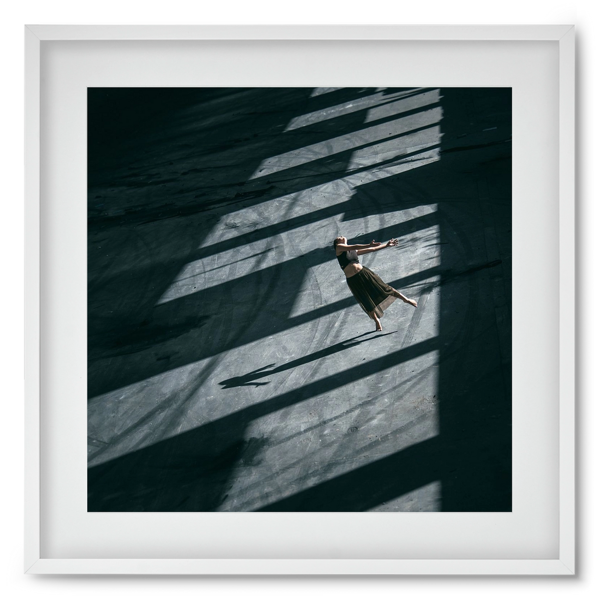 fallin', 50x50 cm (40x40 cm), Fehér keret, paszpartuval