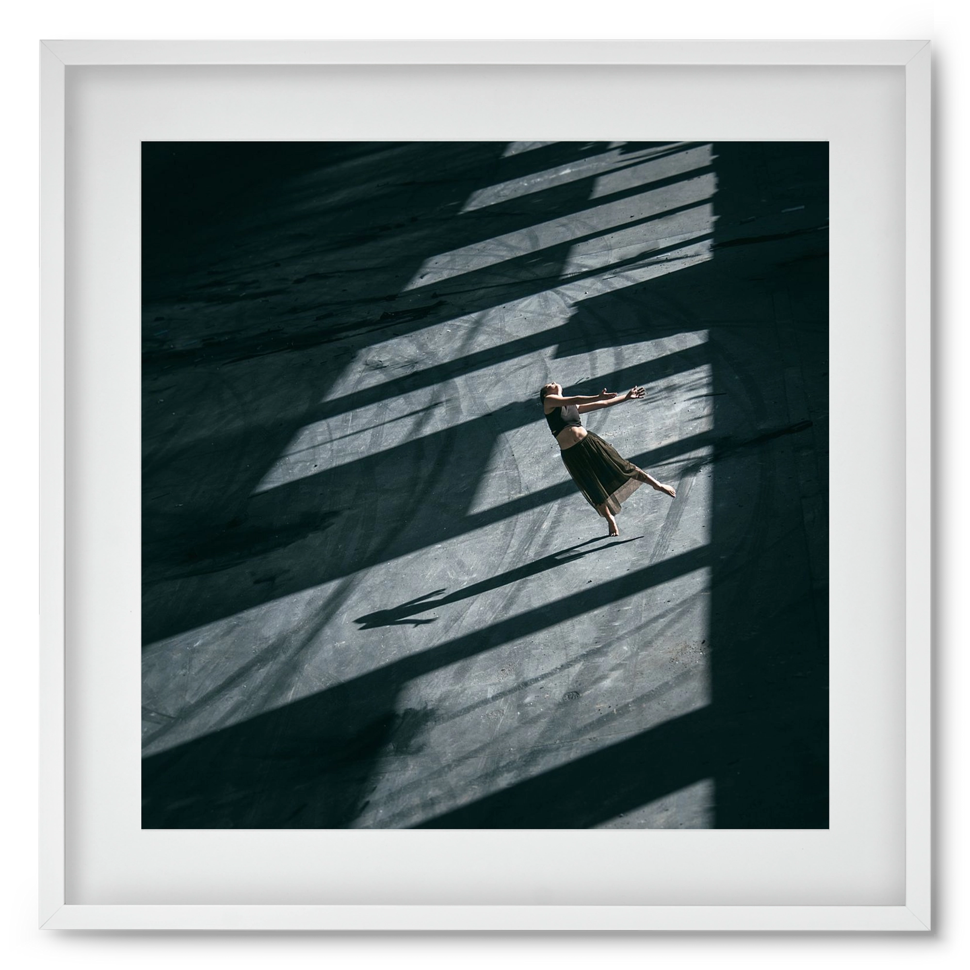 fallin', 50x50 cm (40x40 cm), Fehér keret, paszpartuval