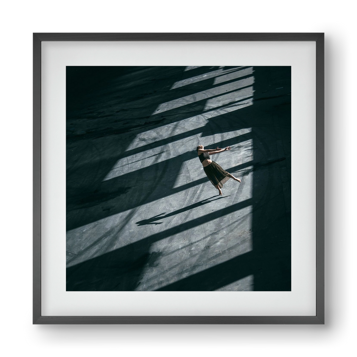 fallin', 40x40 cm (30x30 cm), Fekete keret, paszpartuval