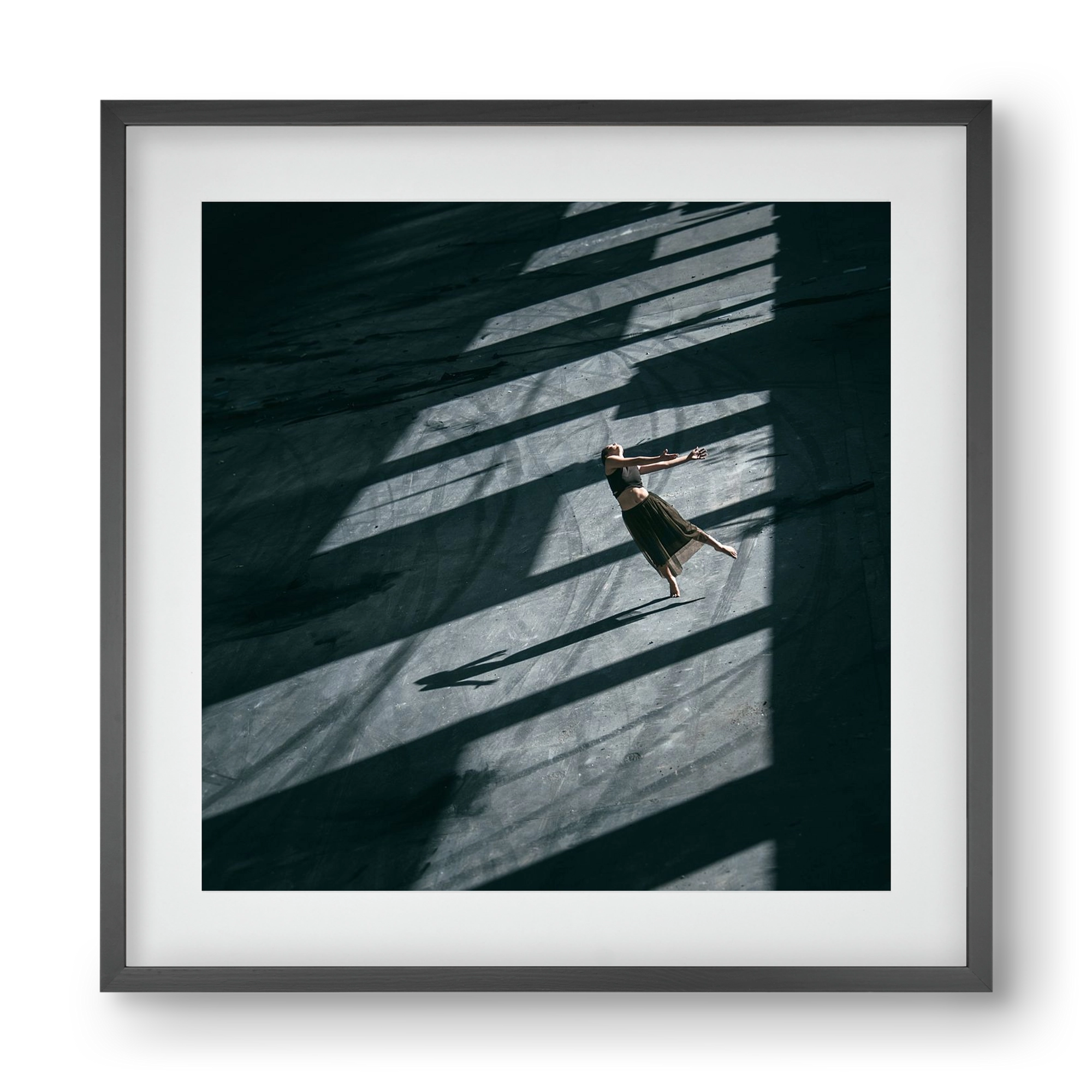 fallin', 40x40 cm (30x30 cm), Fekete keret, paszpartuval