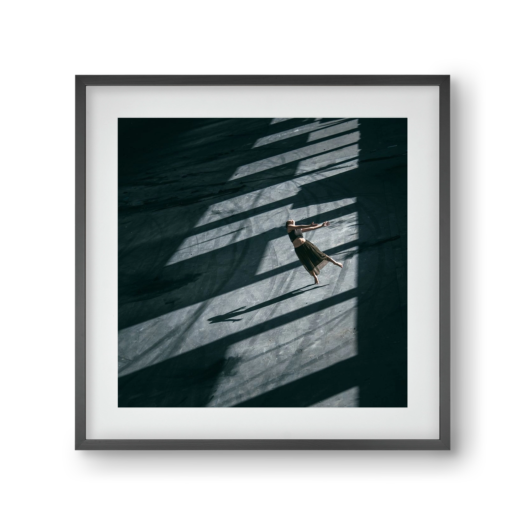 fallin', 30x30 cm (20x20 cm), Fekete keret, paszpartuval