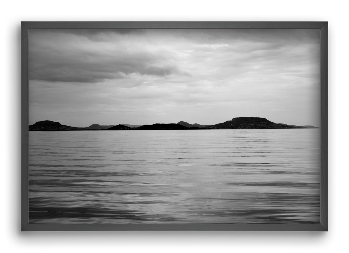 Horizontal witness, 60x40 cm (60x40 cm), Fekete keret