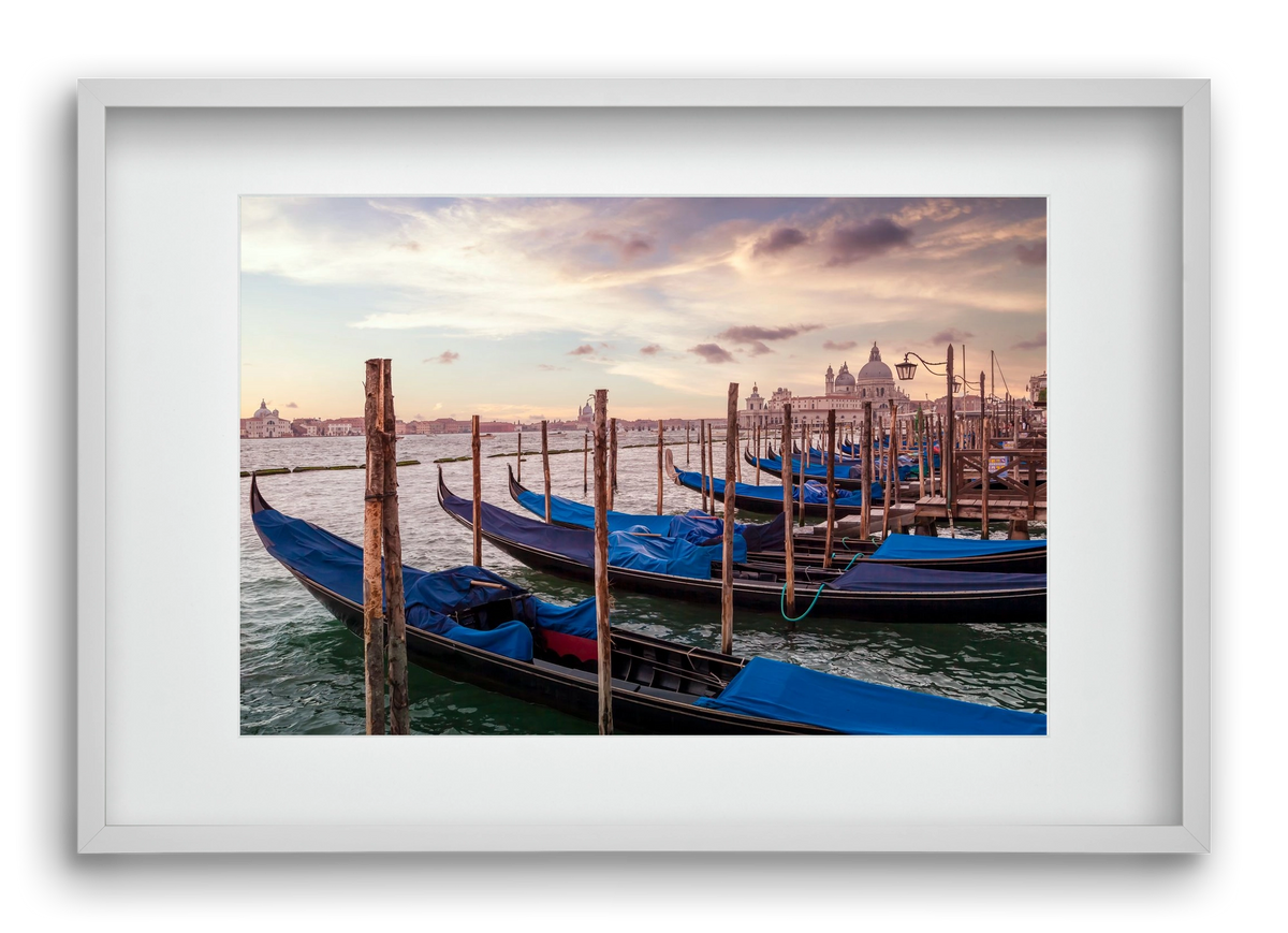VENICE Gondolas & Santa Maria della Salute , 60x40 cm (45x30 cm), Fehér keret, paszpartuval