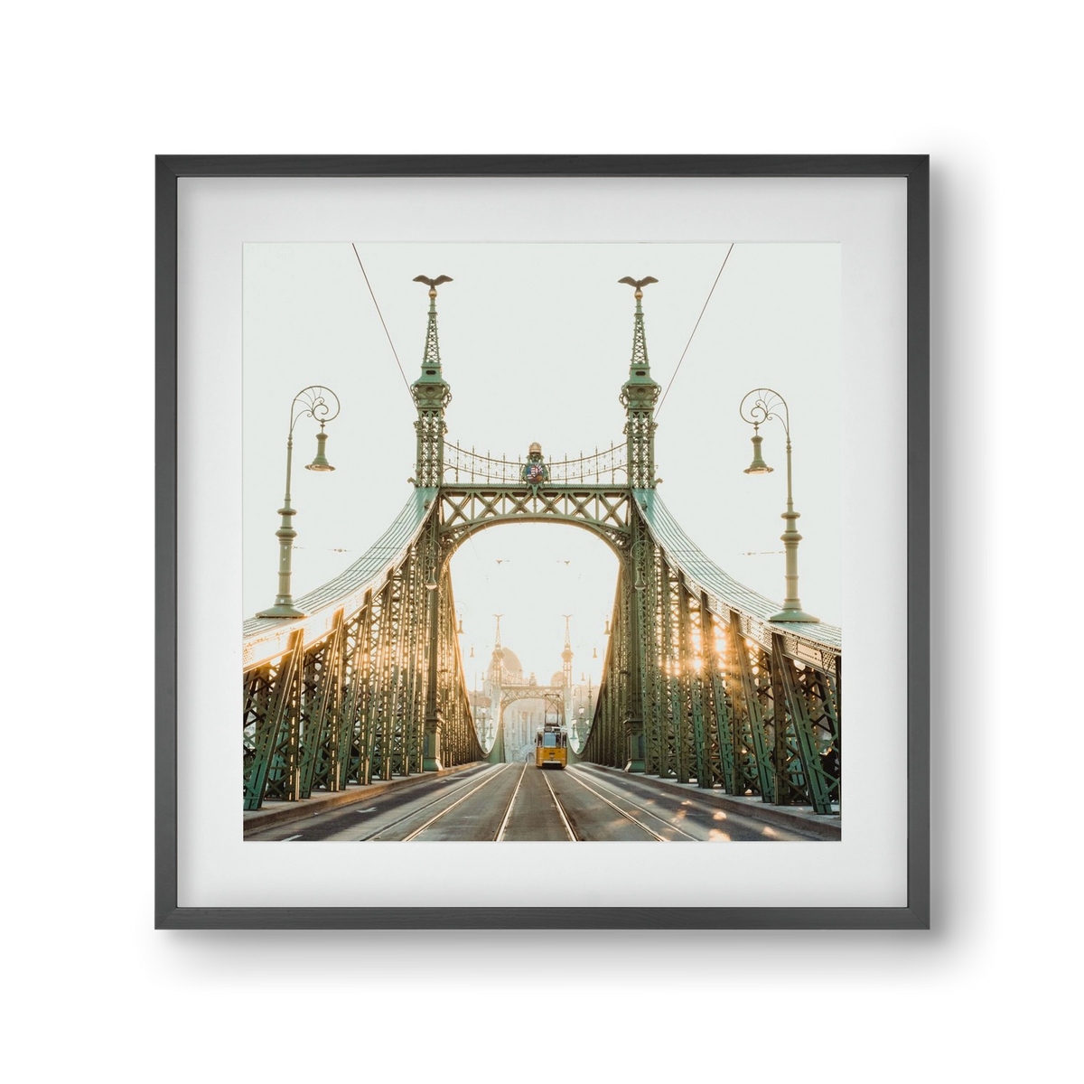 Liberty Bridge Sunset , 30x30 cm (20x20 cm), Fekete keret, paszpartuval