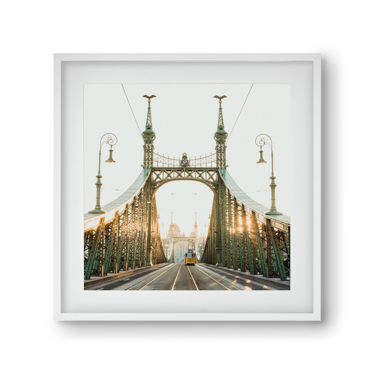 Liberty Bridge Sunset , 30x30 cm (20x20 cm), Fehér keret, paszpartuval