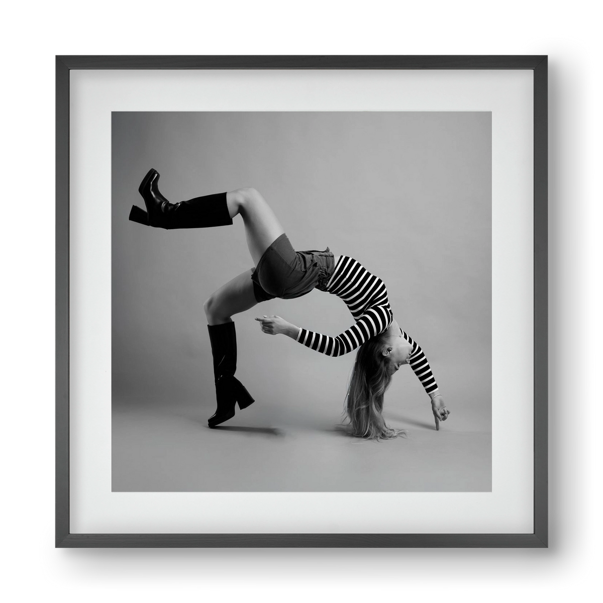 Balance, 40x40 cm (30x30 cm), Fekete keret, paszpartuval