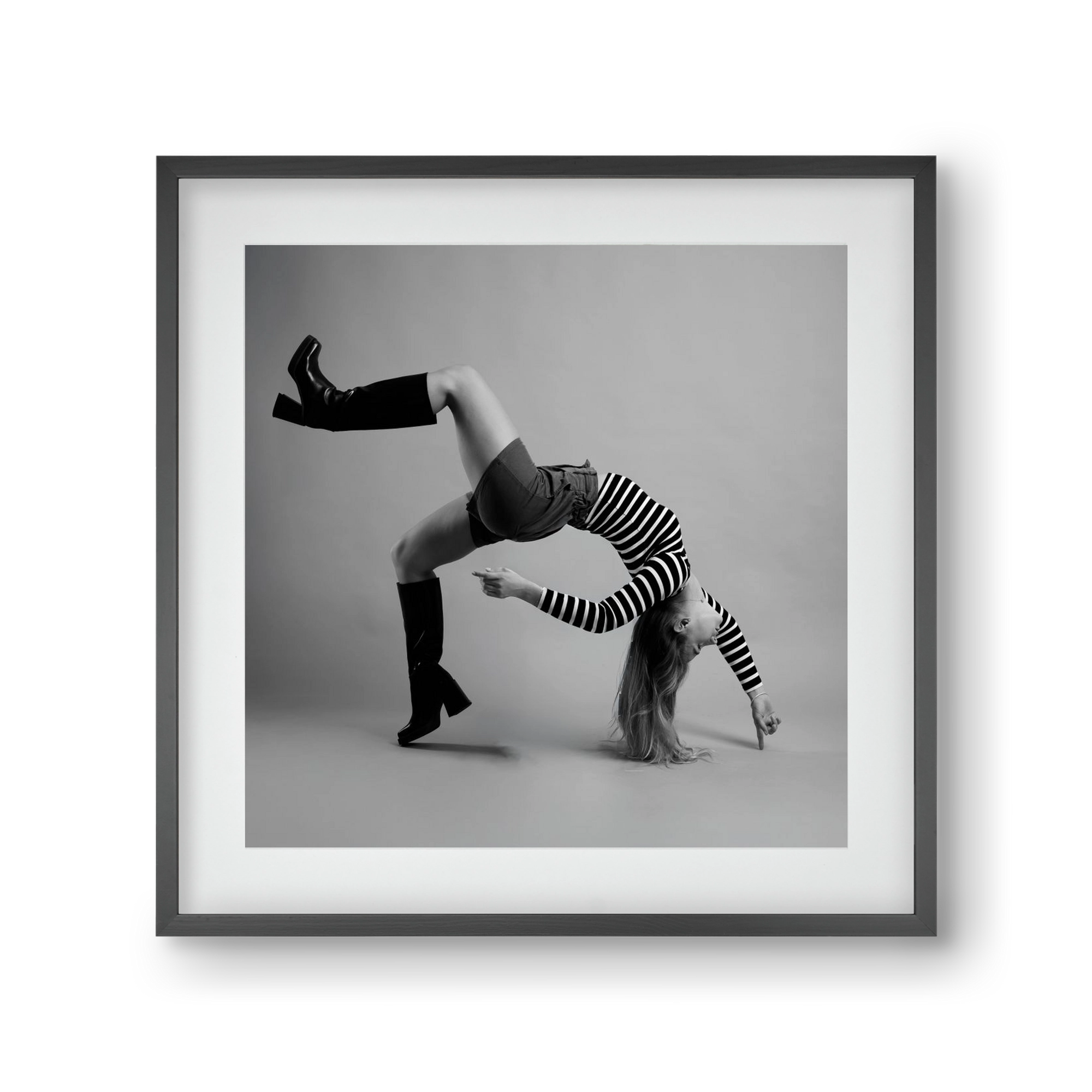 Balance, 30x30 cm (20x20 cm), Fekete keret, paszpartuval