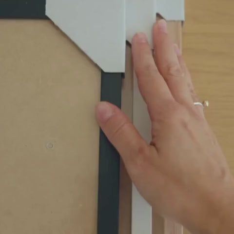 Videó betöltése: Fehér keret